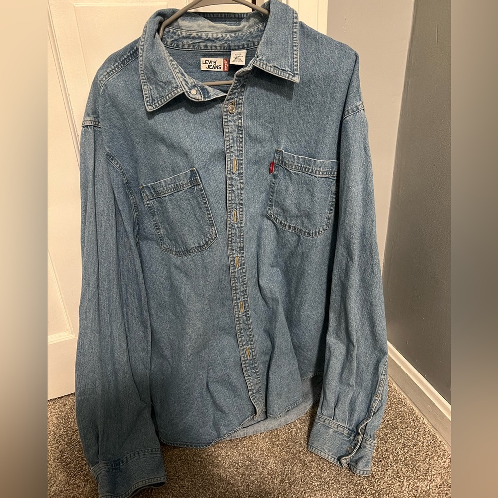 Levi’s button up